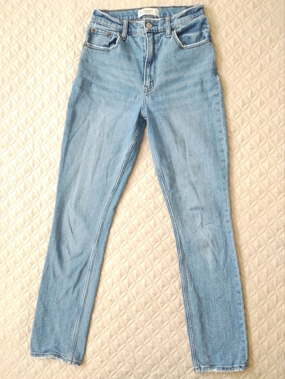 Abercrombie & Fitch The 90s Slim Straight Ultra High Rise Distressed Med Wash